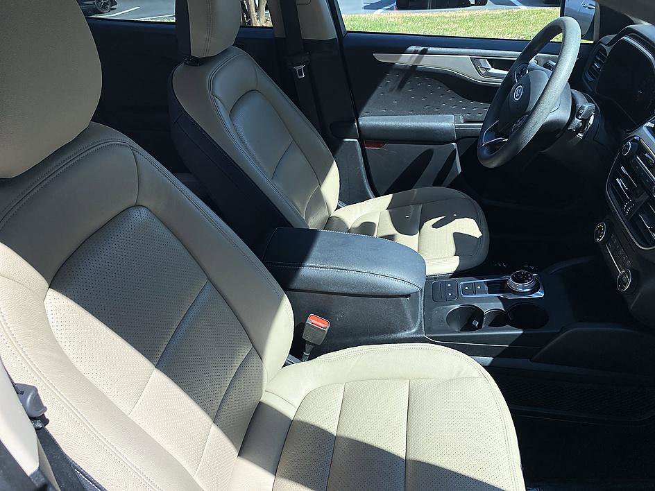 Used 2020 Ford Escape SE image 20