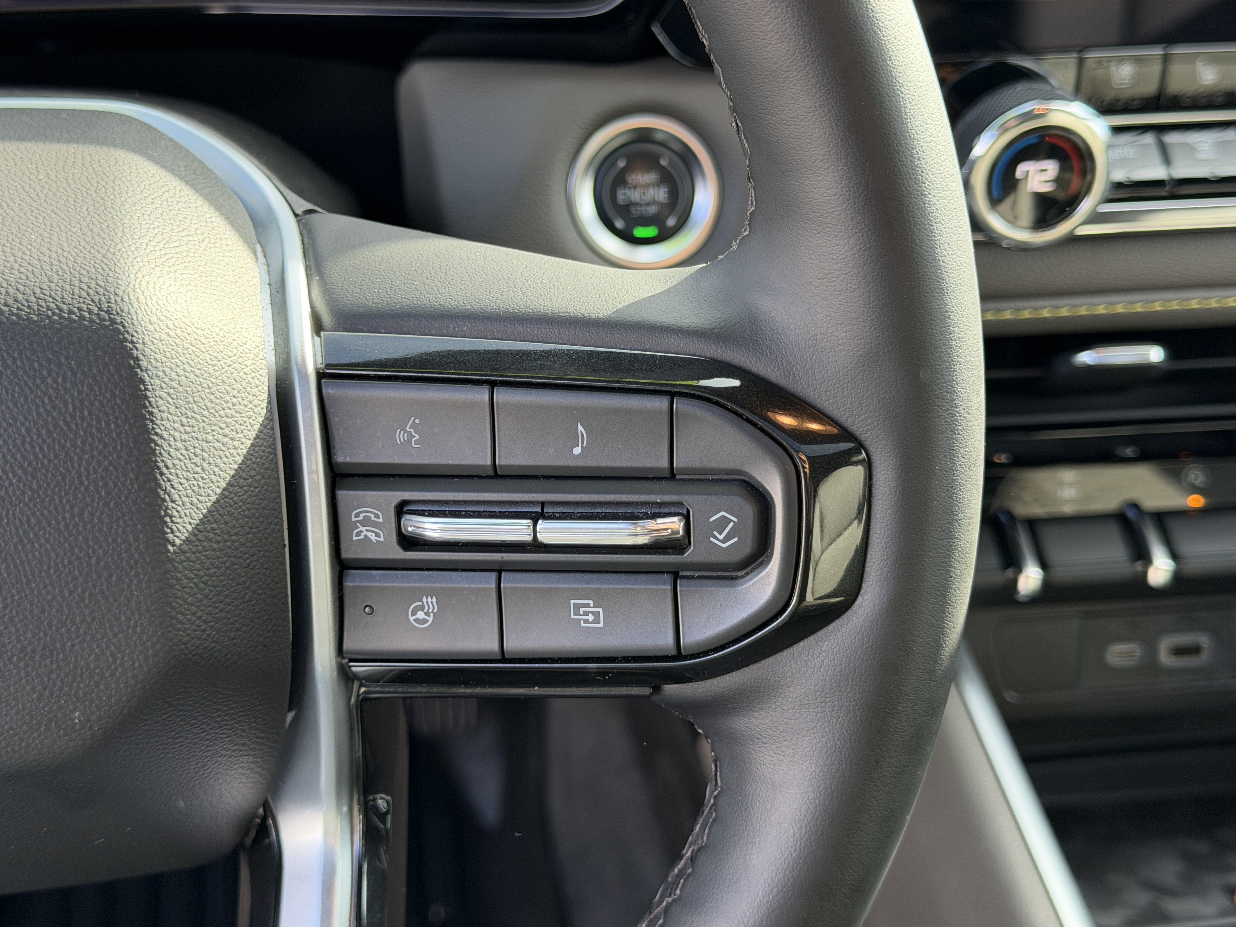 Used 2025 Chevrolet Colorado ZR2 w/ Technology Package image 19