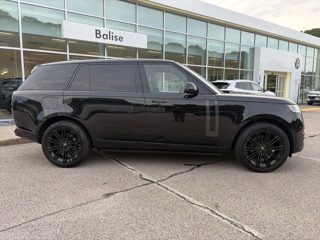 Used 2025 Land Rover Range Rover Long Wheelbase SE AWD/4WD image 2