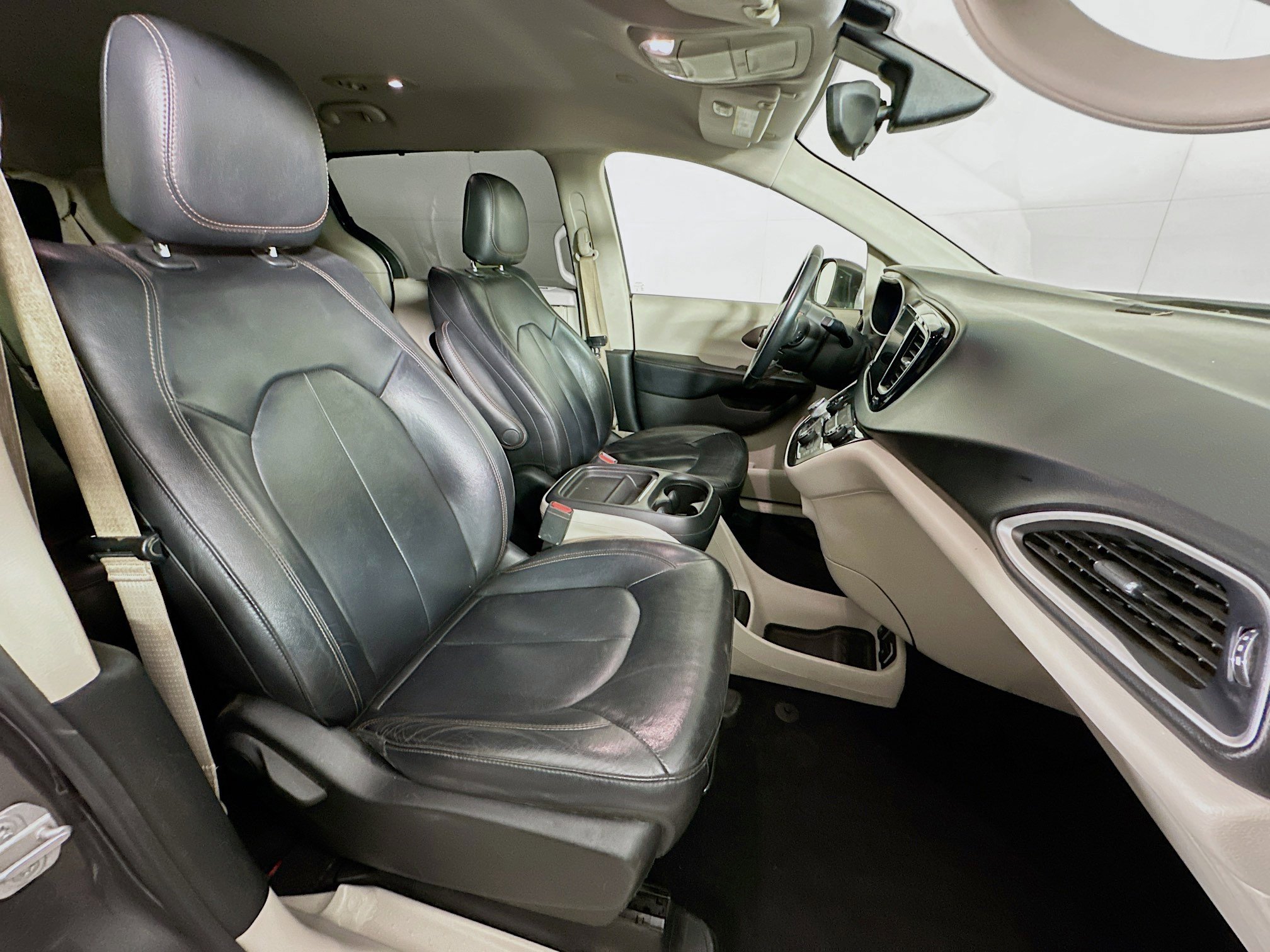 Used 2017 Chrysler Pacifica Touring-L w/ Tire & Wheel Group image 31