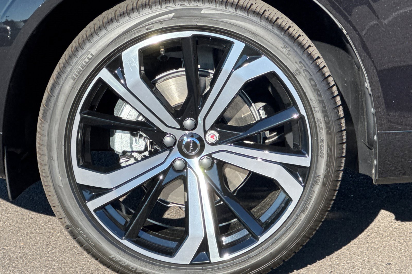 New 2025 Volvo XC60 B5 Ultra w/ Protection Package Premier image 25