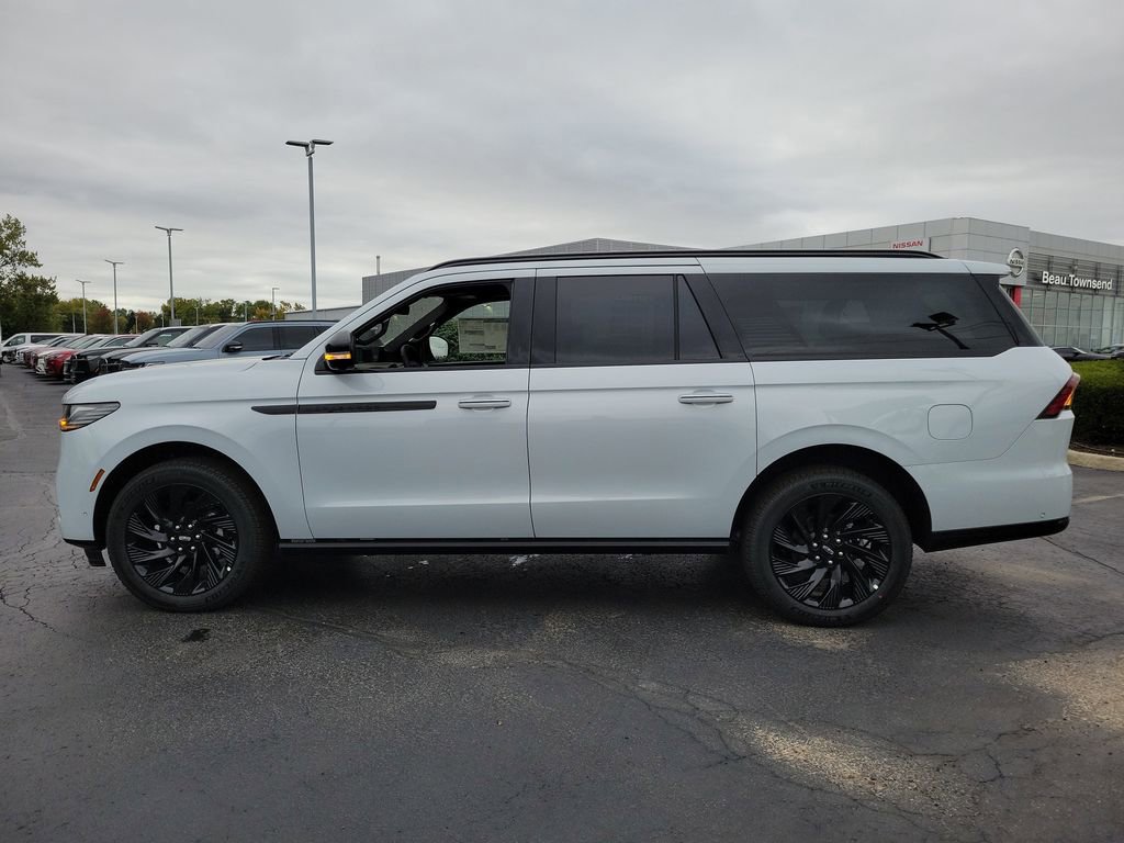 New 2025 Lincoln Navigator L Reserve w/ Jet Appearance Package AWD/4WD image 7