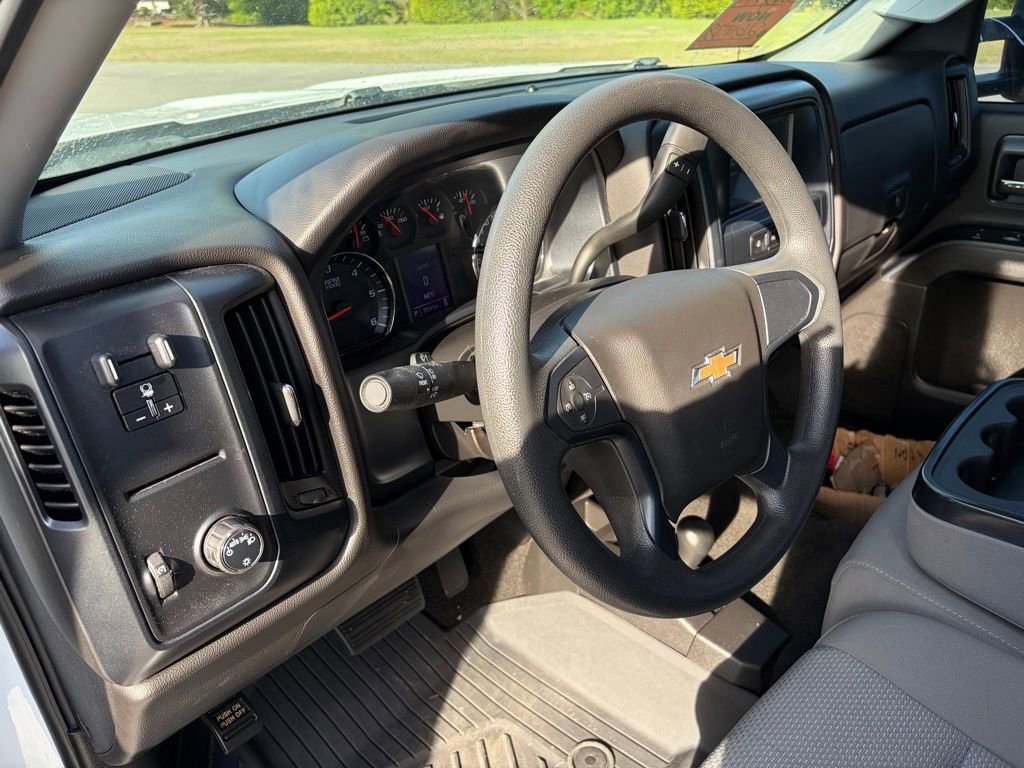 Used 2018 Chevrolet Silverado 1500 Custom w/ Custom Value Package AWD/4WD image 13