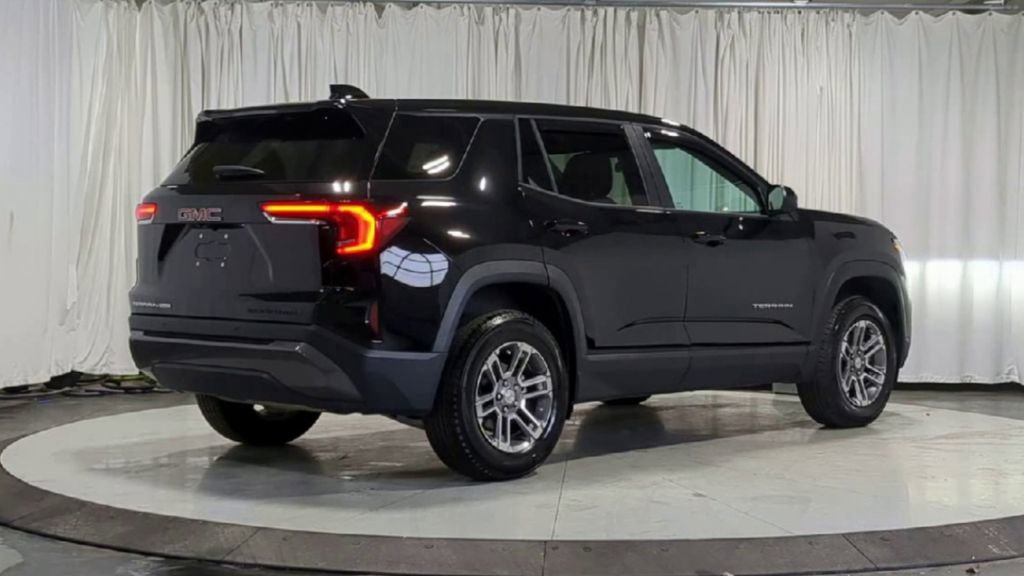 Used 2026 GMC Terrain Elevation w/ LPO, Floor Liner Package image 8