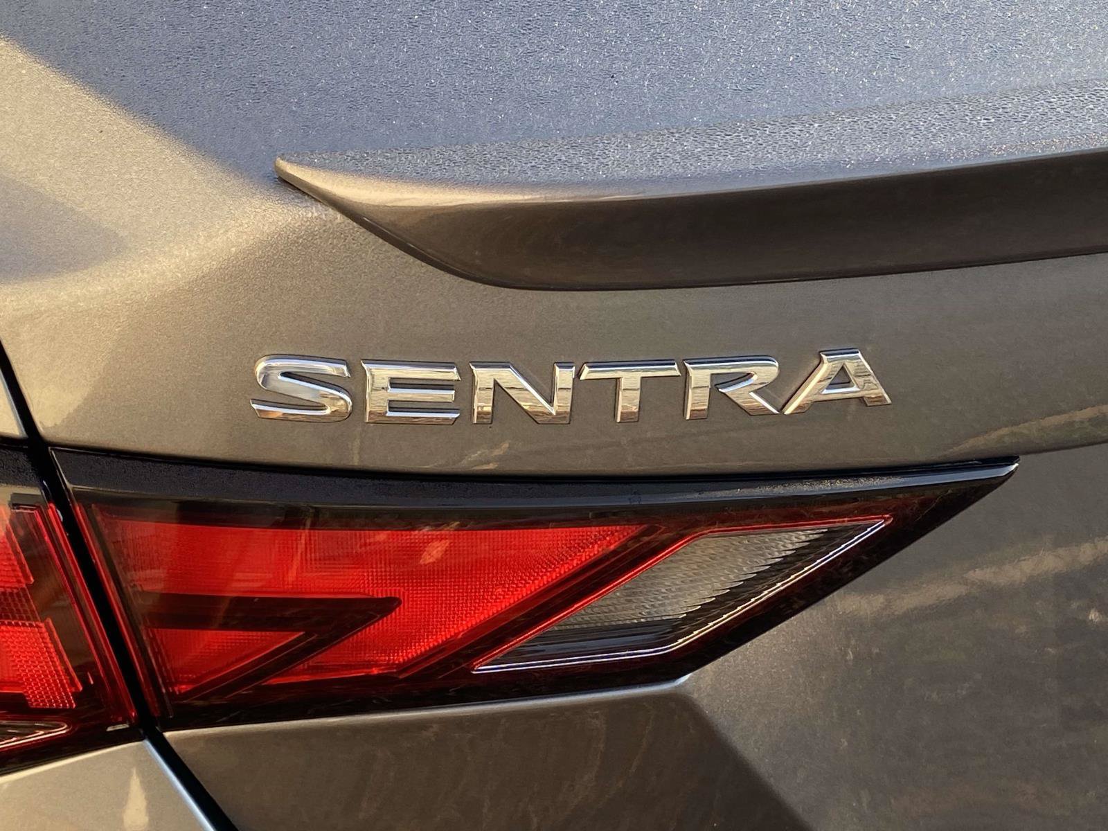 Used 2025 Nissan Sentra SR FWD image 19