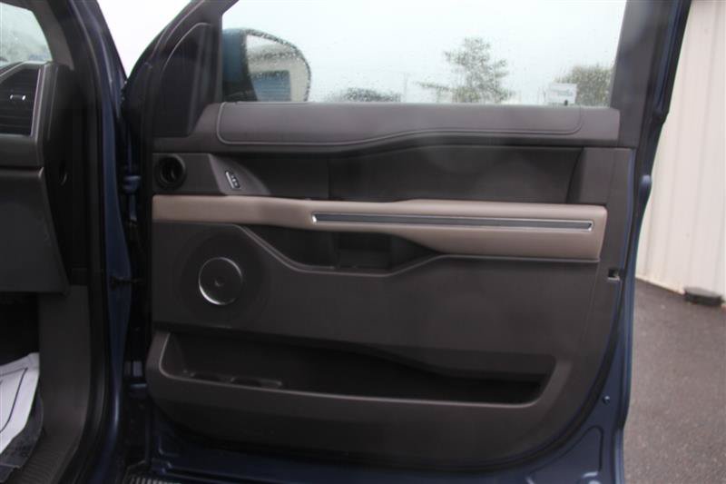 Used 2020 Ford Expedition Max XLT w/ Equipment Group 202A AWD/4WD image 19