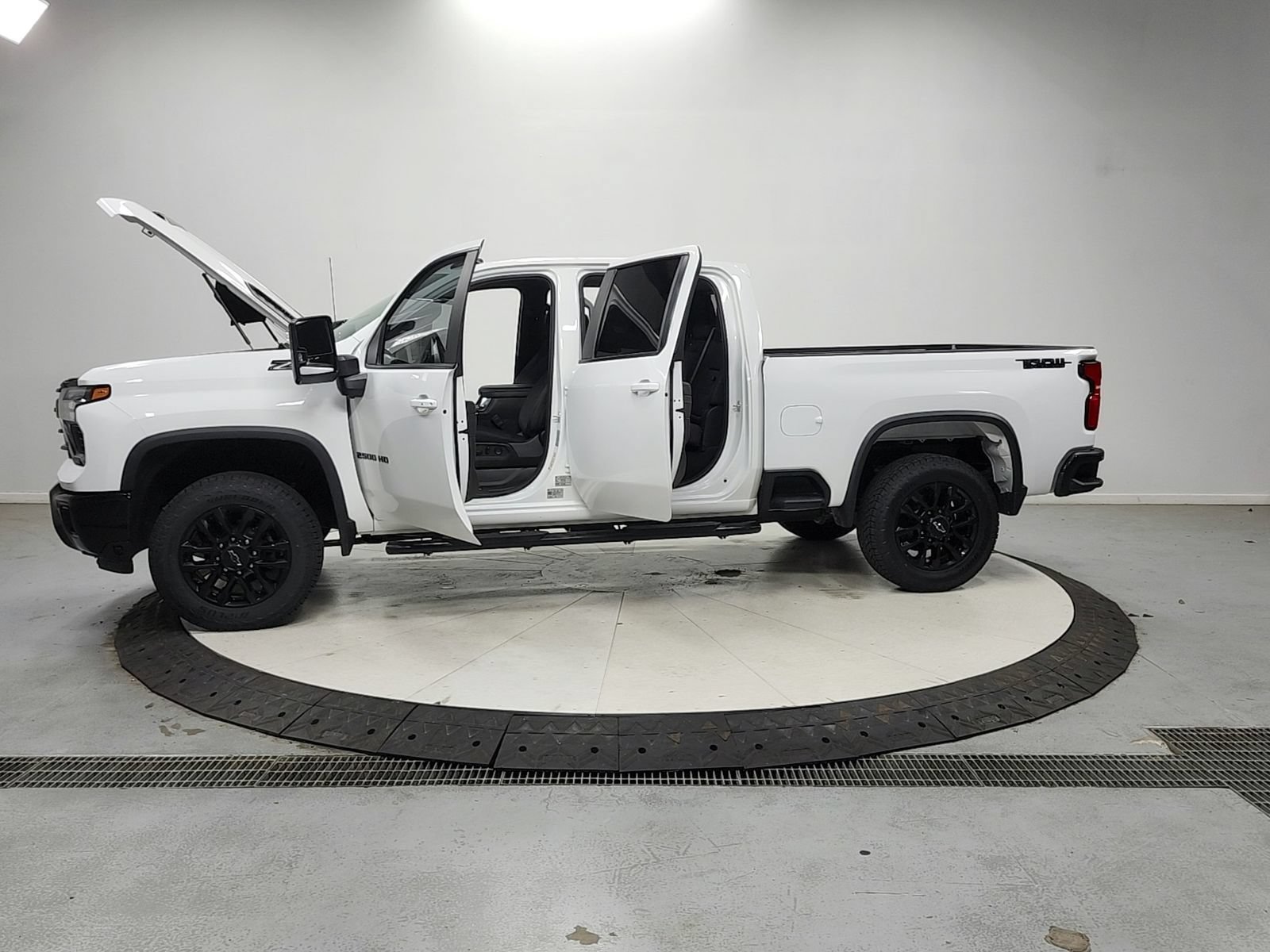 Used 2025 Chevrolet Silverado 2500 LT w/ Trail Boss Package AWD/4WD image 13