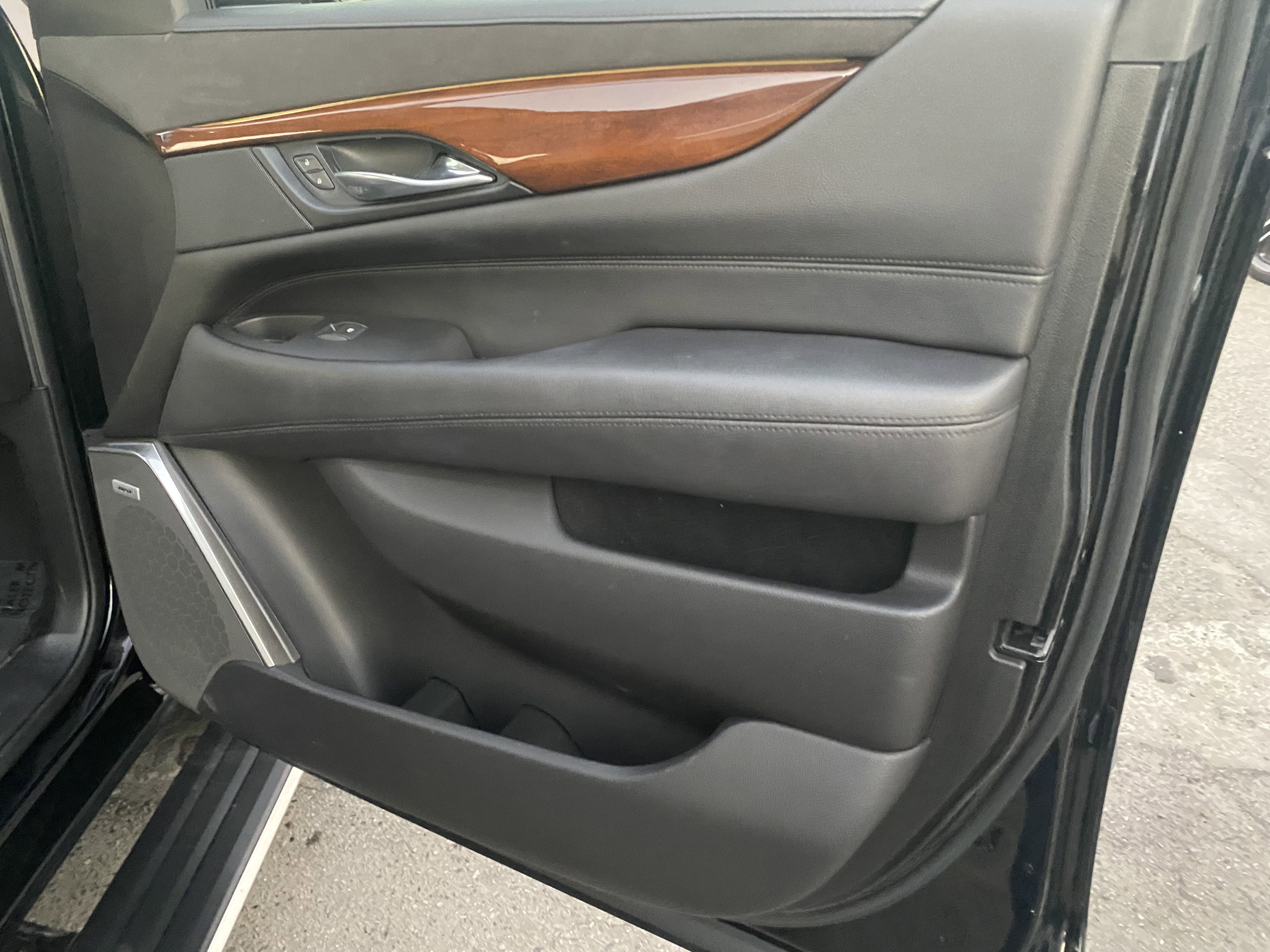 Used 2018 Cadillac Escalade Premium Luxury image 25