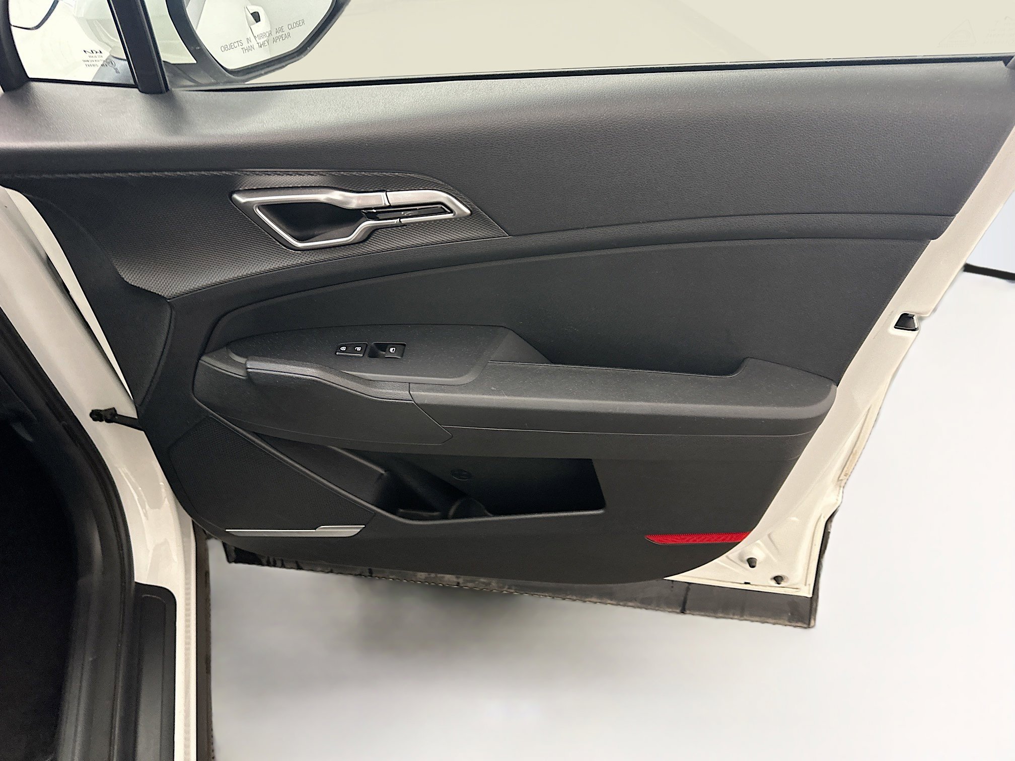 Used 2025 Kia Sportage LX image 32