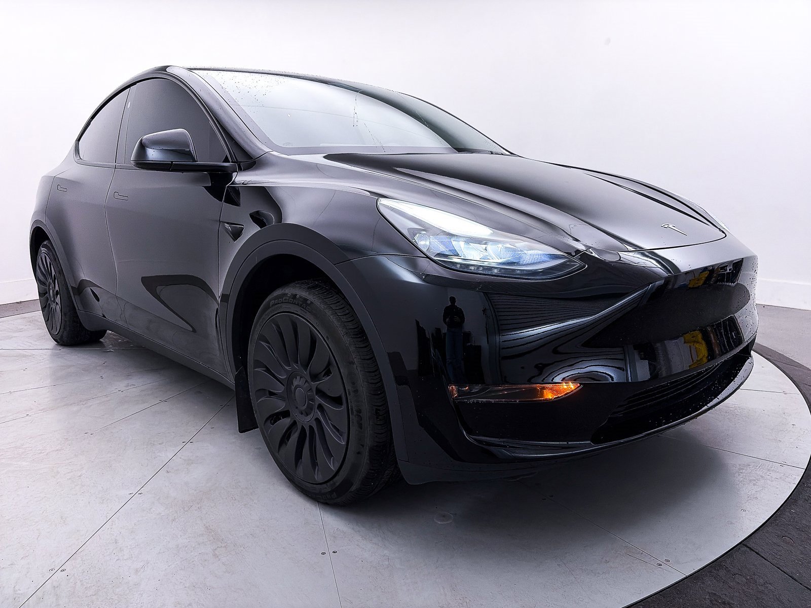 Used 2025 Tesla Model Y Long Range image 8