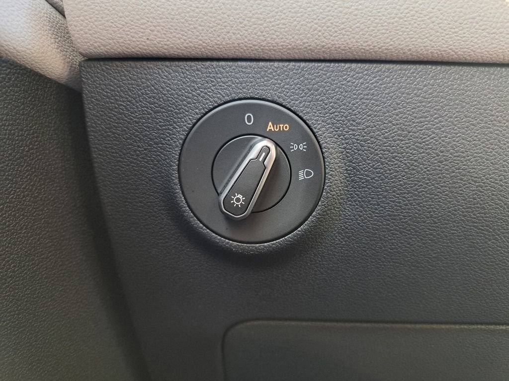 Used 2025 Volkswagen Taos SEL image 14