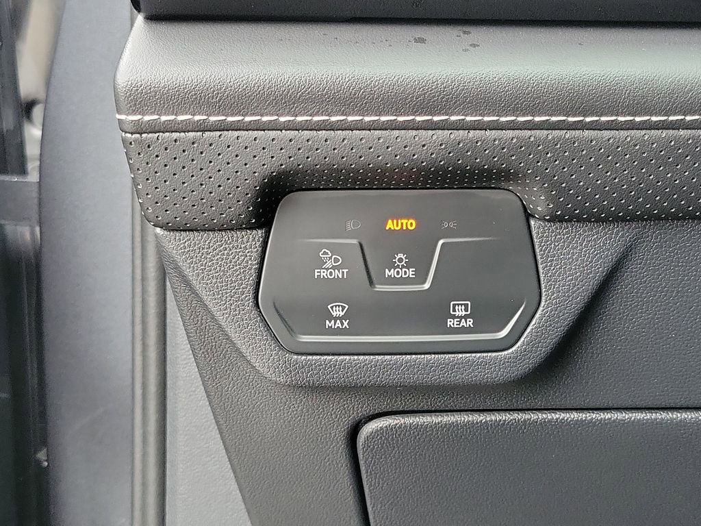 Used 2025 Volkswagen Atlas SE FWD image 8