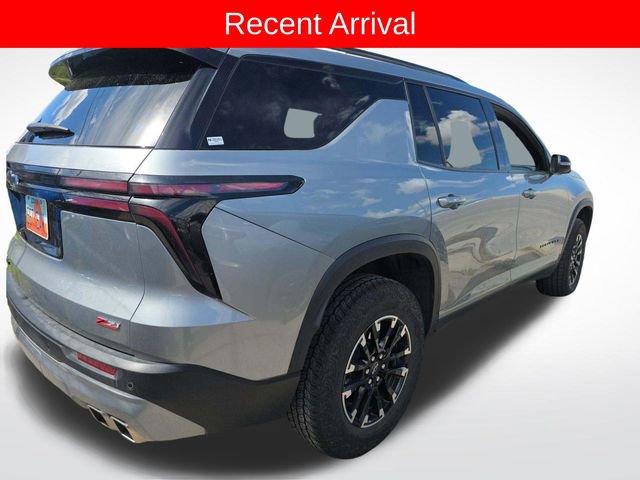 Used 2025 Chevrolet Traverse Z71 image 3