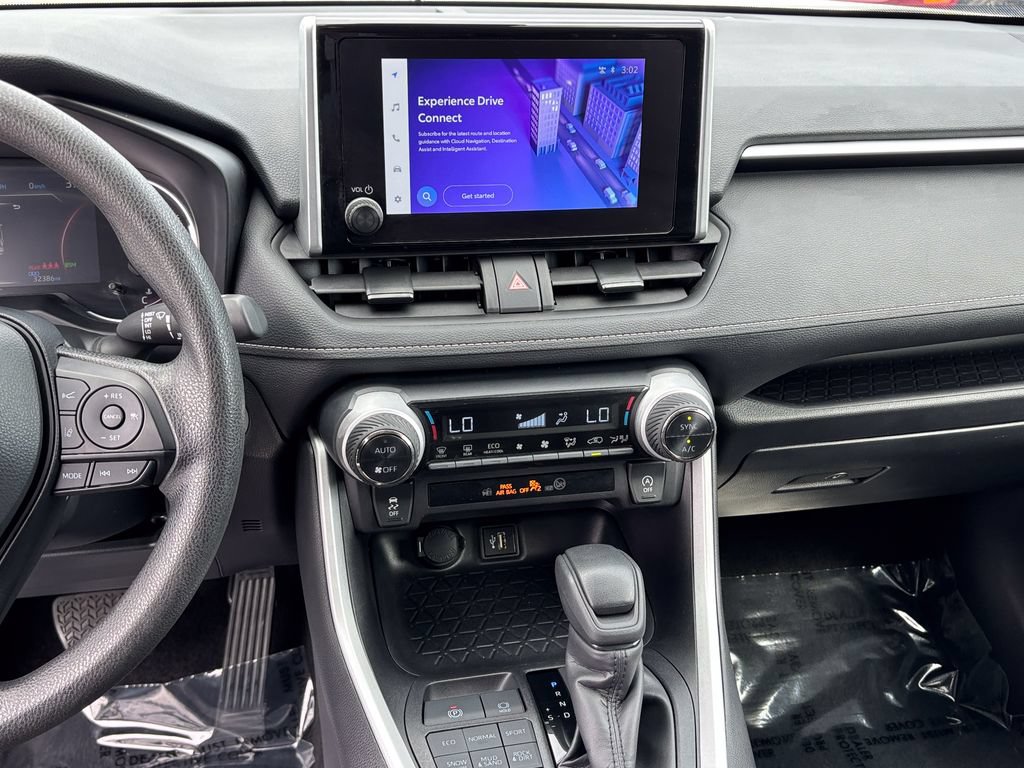 Used 2025 Toyota RAV4 XLE AWD/4WD image 22