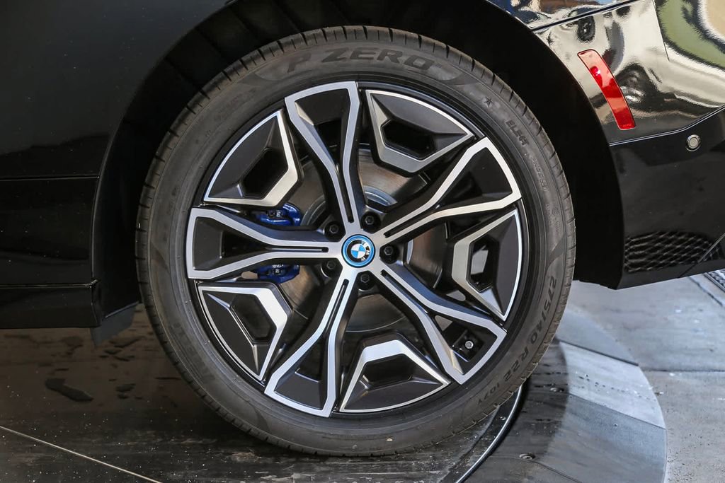 Used 2025 BMW iX xDrive50 w/ Premium Package AWD/4WD image 11