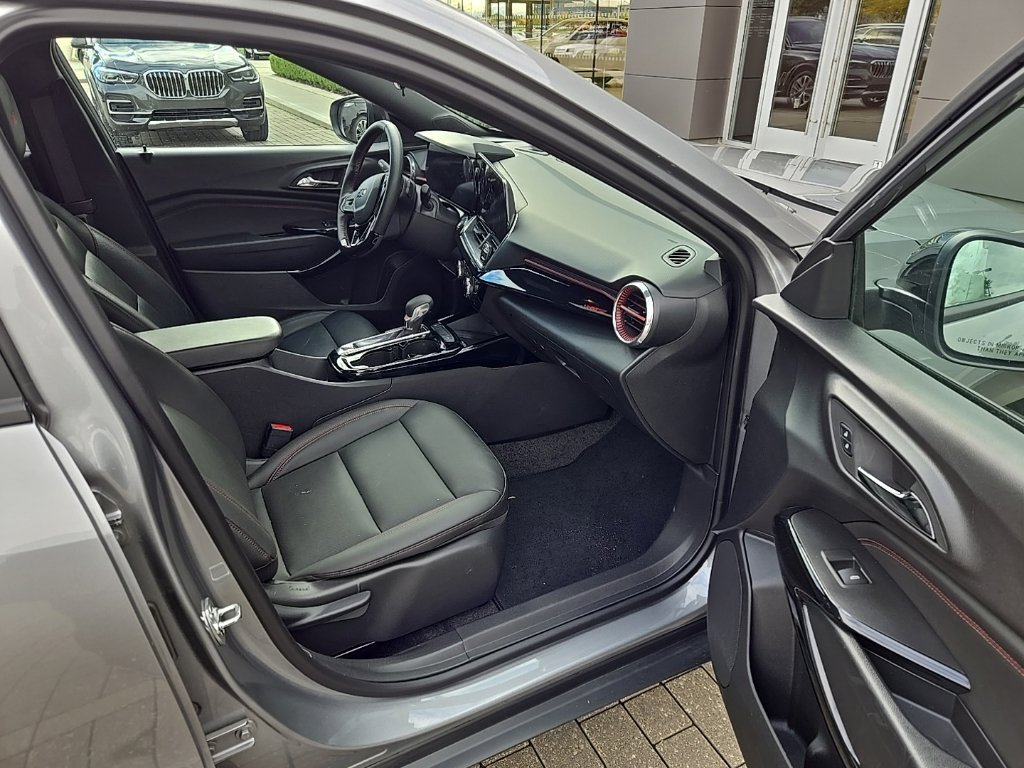 Used 2025 Chevrolet Trax RS w/ Sunroof Package FWD image 21