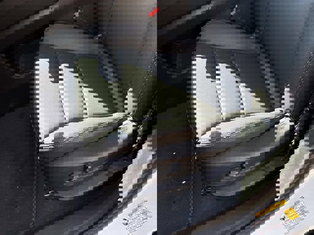 New 2025 Cadillac XT6 Luxury image 15