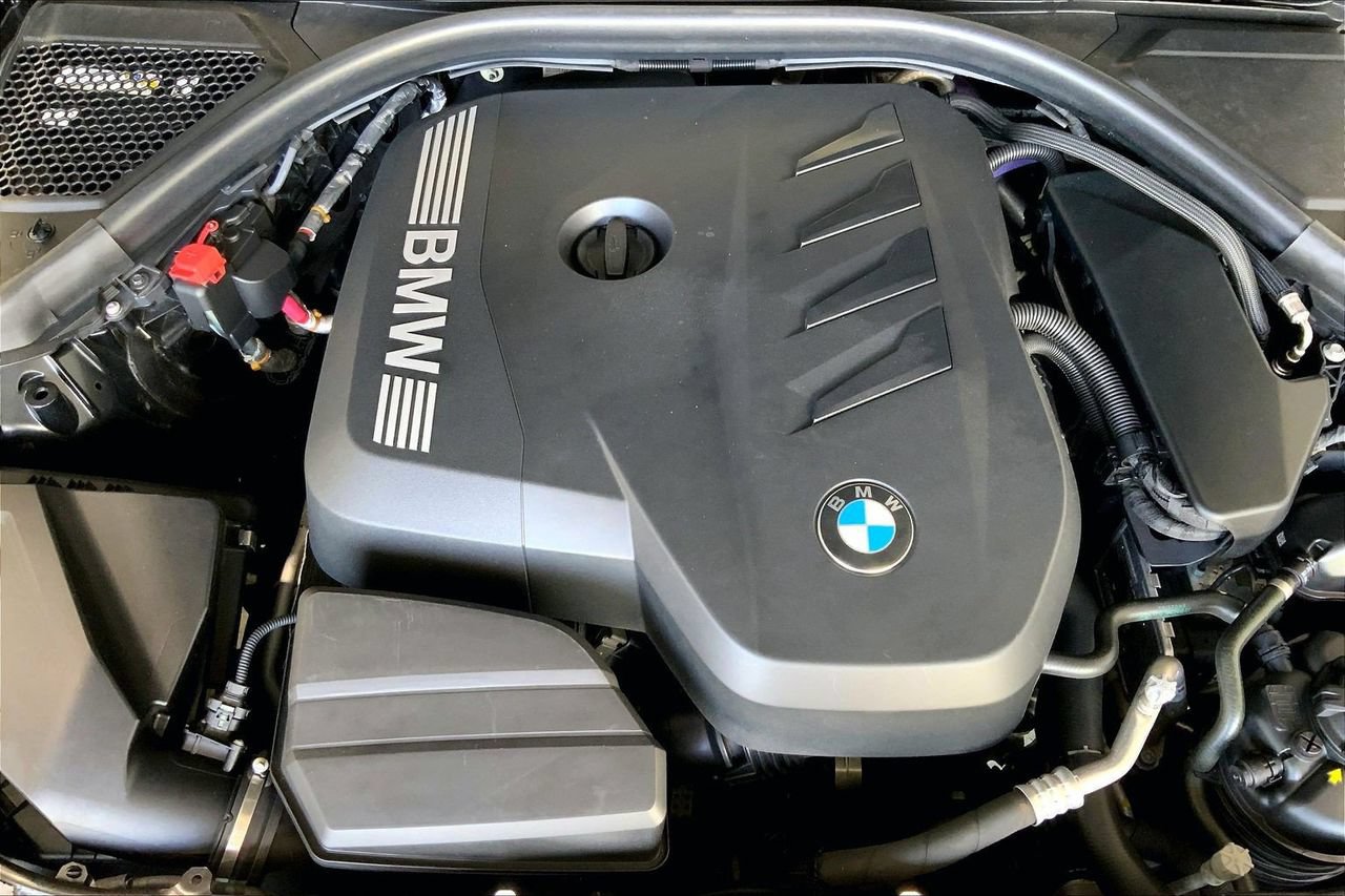 Used 2025 BMW 330i xDrive Sedan AWD/4WD image 32
