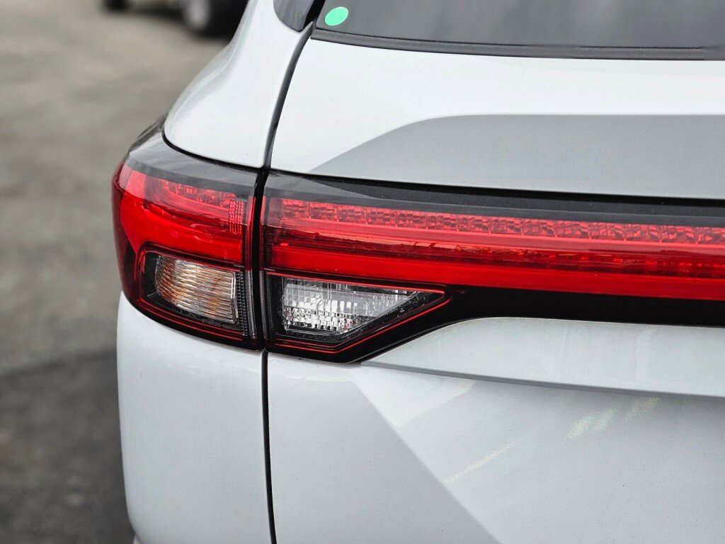 Used 2024 Mitsubishi Outlander SE image 9