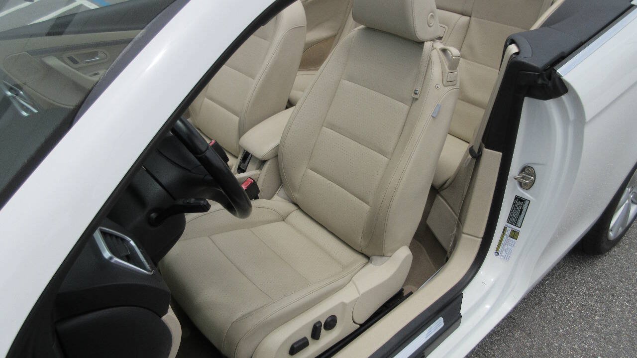 Used 2011 Volkswagen Eos Komfort FWD image 11