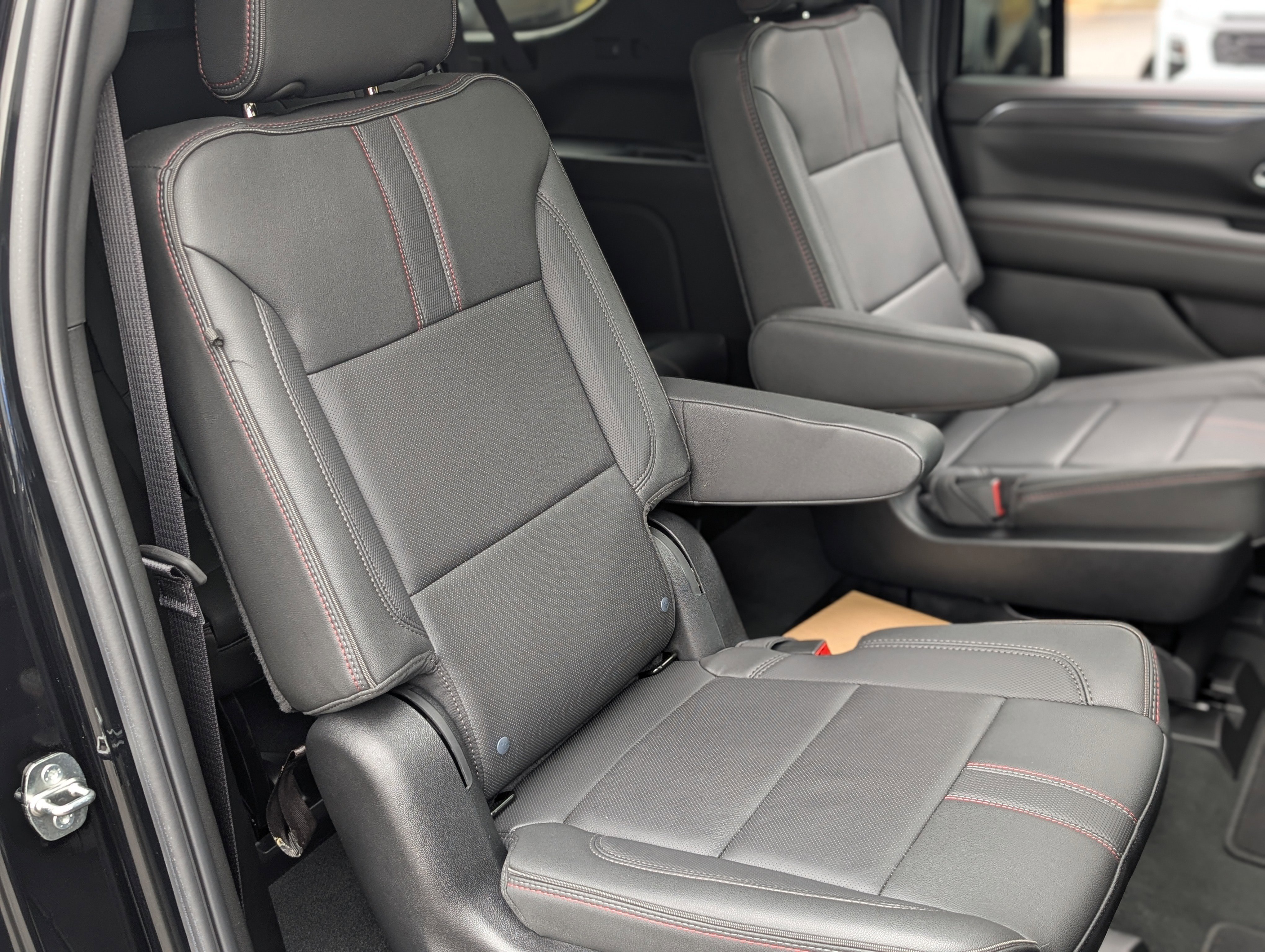 Used 2024 Chevrolet Suburban RST w/ Sport Performance Package RWD image 23