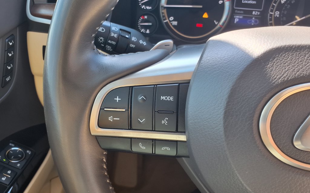 Used 2021 Lexus LX 570 4WD w/ Luxury Package image 25