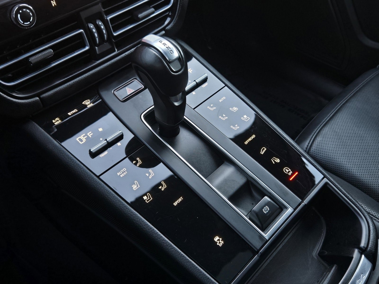 Used 2024 Porsche Macan image 20