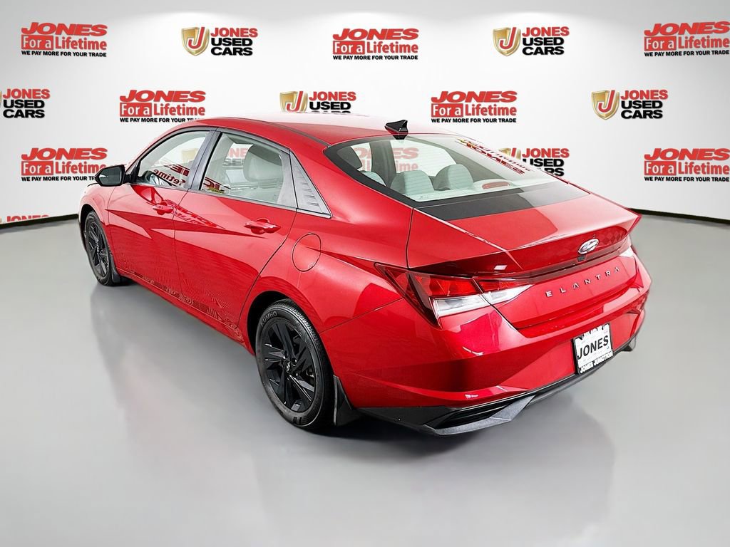 Certified 2022 Hyundai Elantra SEL w/ Cargo Package image 2
