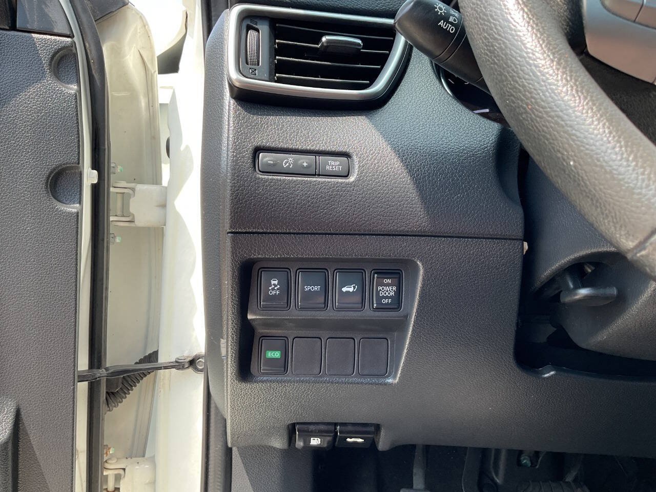 Used 2016 Nissan Rogue SL FWD image 15
