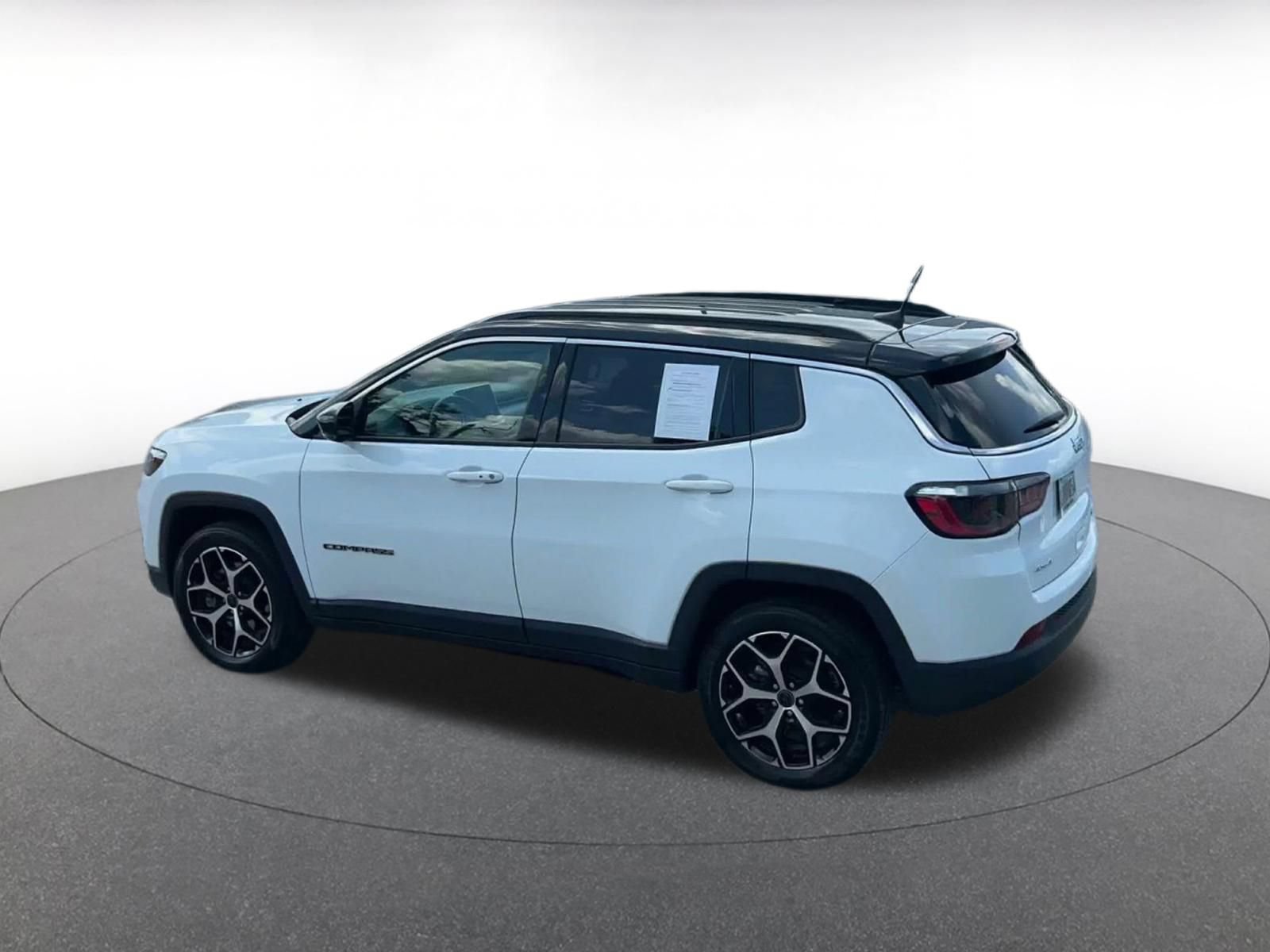 Used 2025 Jeep Compass Limited AWD/4WD image 9