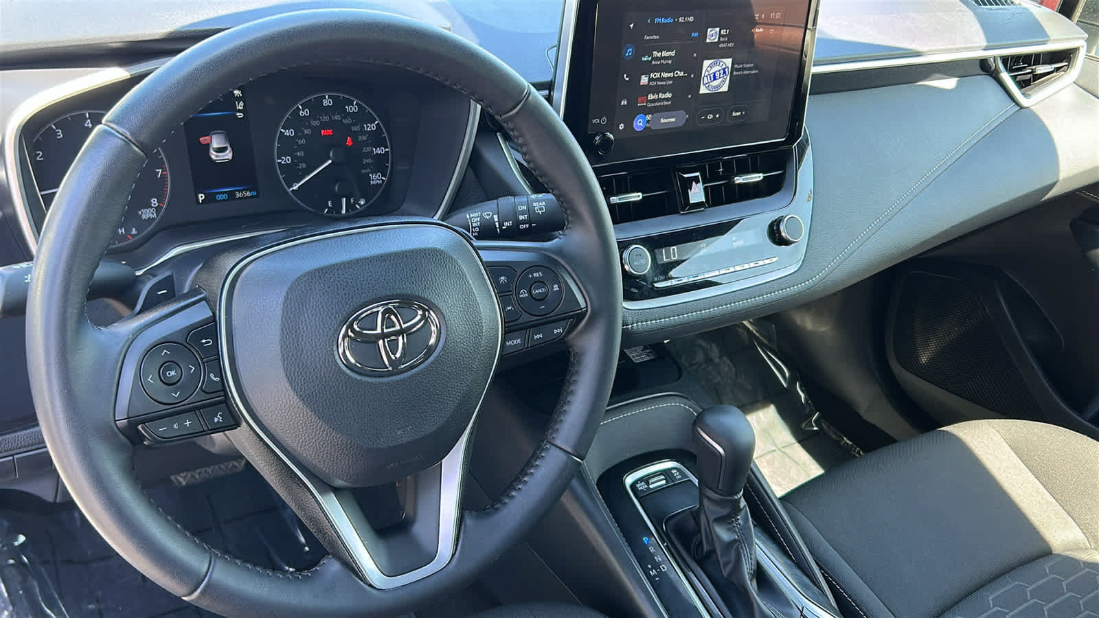 Used 2025 Toyota Corolla SE w/ SE Package FWD image 10