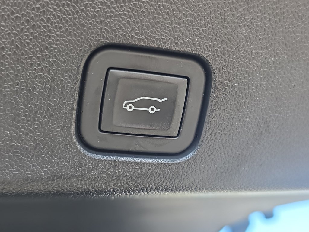 Used 2024 Chevrolet Traverse RS AWD/4WD image 11