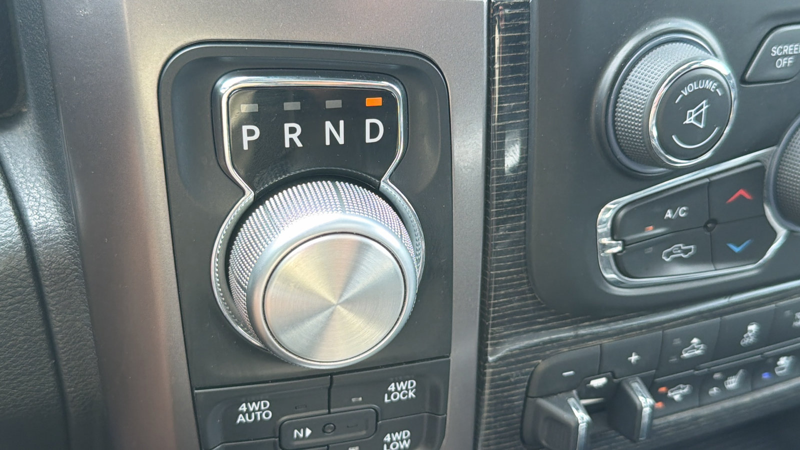 Used 2015 RAM 1500 Limited AWD/4WD image 32