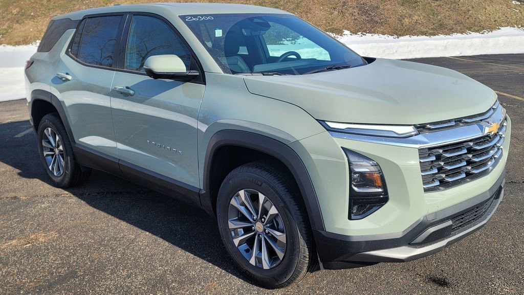 New 2026 Chevrolet Equinox LT image 2