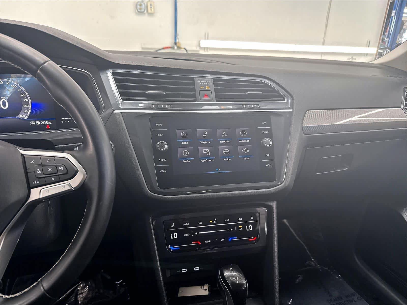 Used 2023 Volkswagen Tiguan SE FWD image 12
