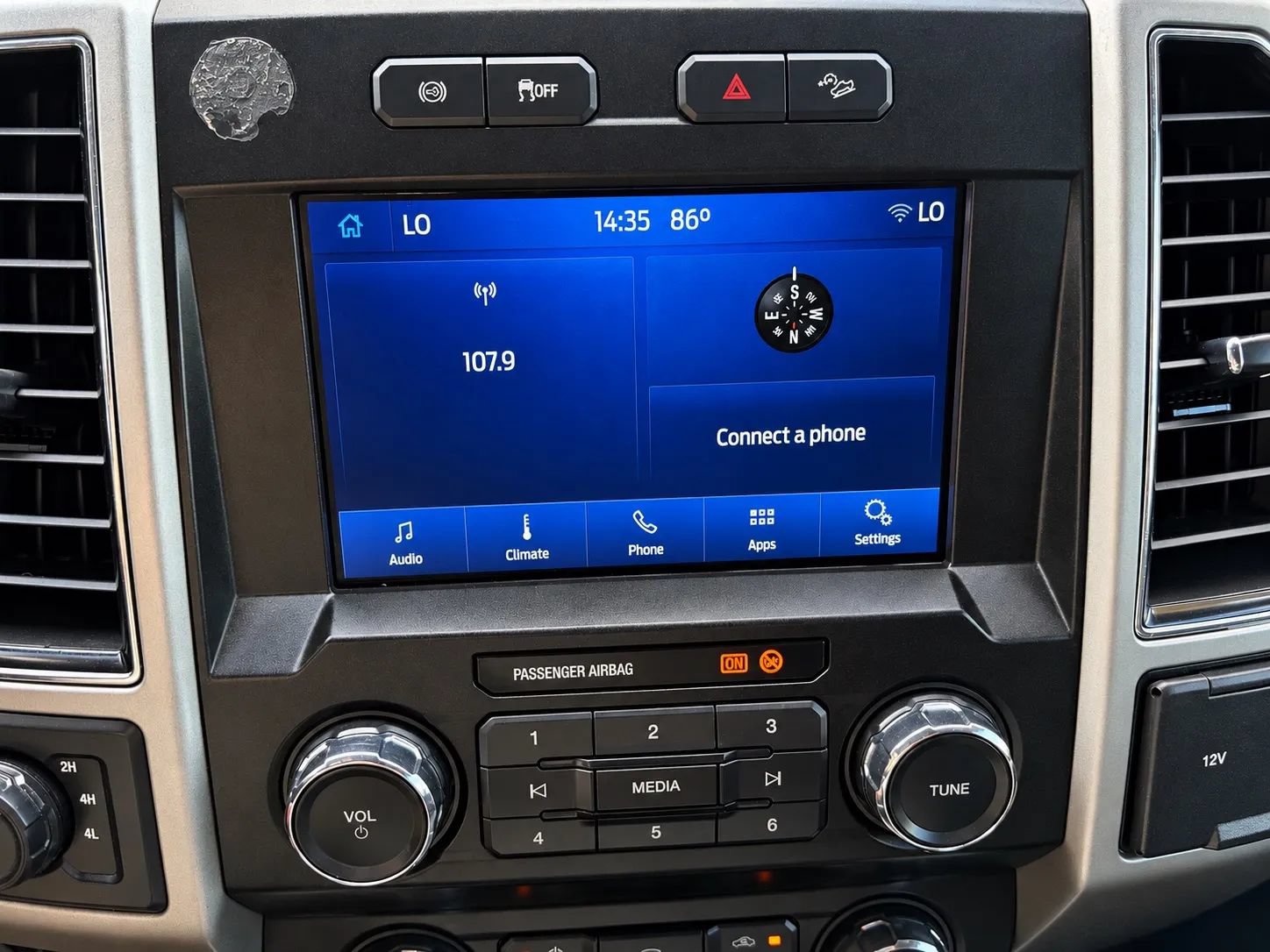 Used 2021 Ford F250 Lariat w/ FX4 Off-Road Package AWD/4WD image 18