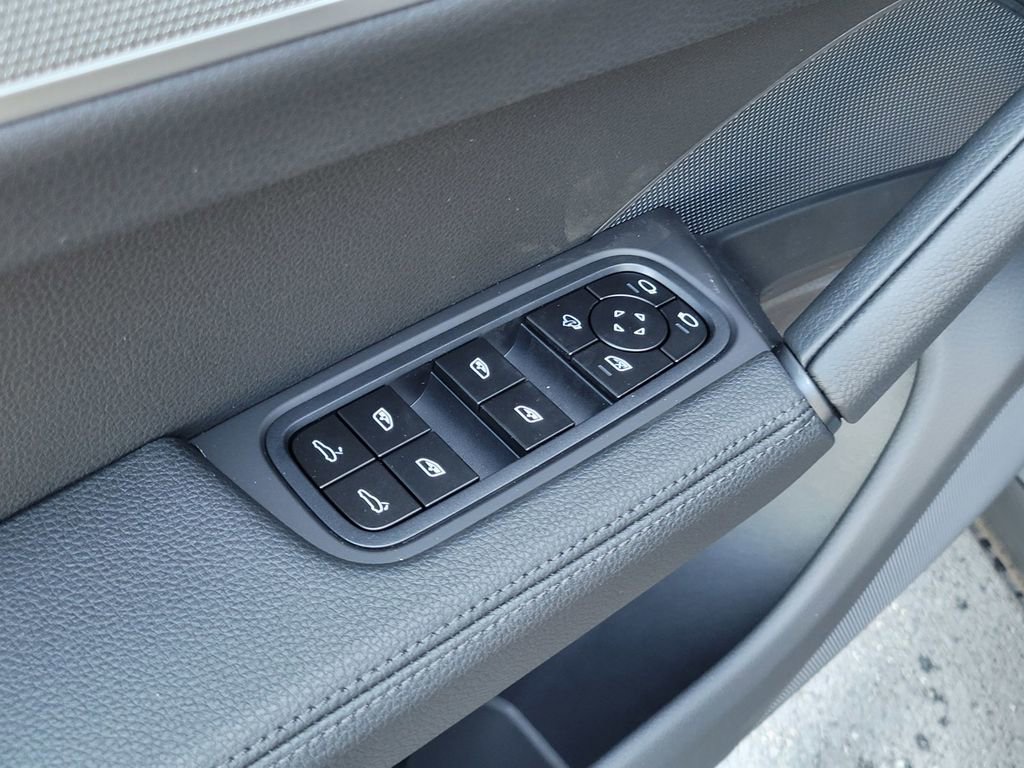 New 2026 Porsche Cayenne S image 19