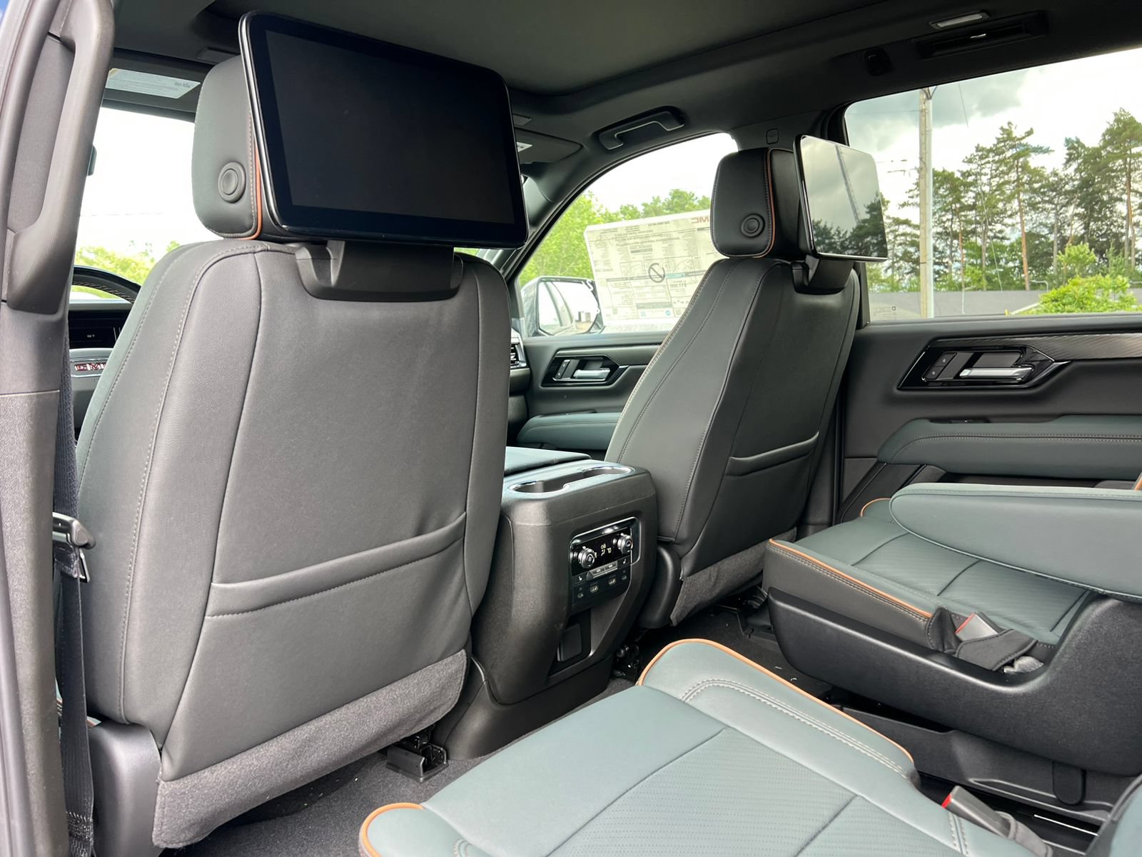 New 2026 GMC Yukon AT4 w/ AT4 Premium Plus Package AWD/4WD image 42