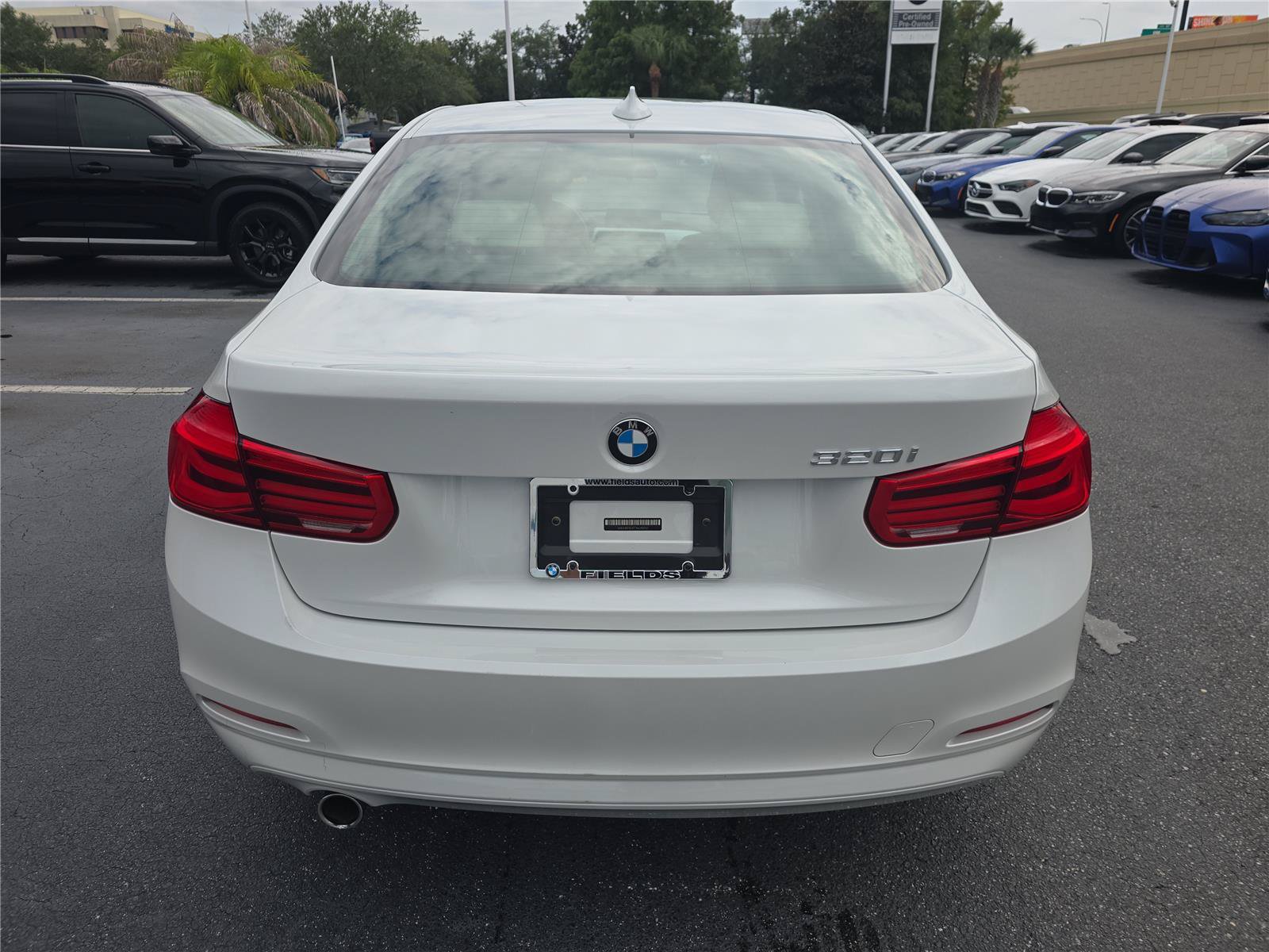 Used 2018 BMW 320i Sedan RWD image 4