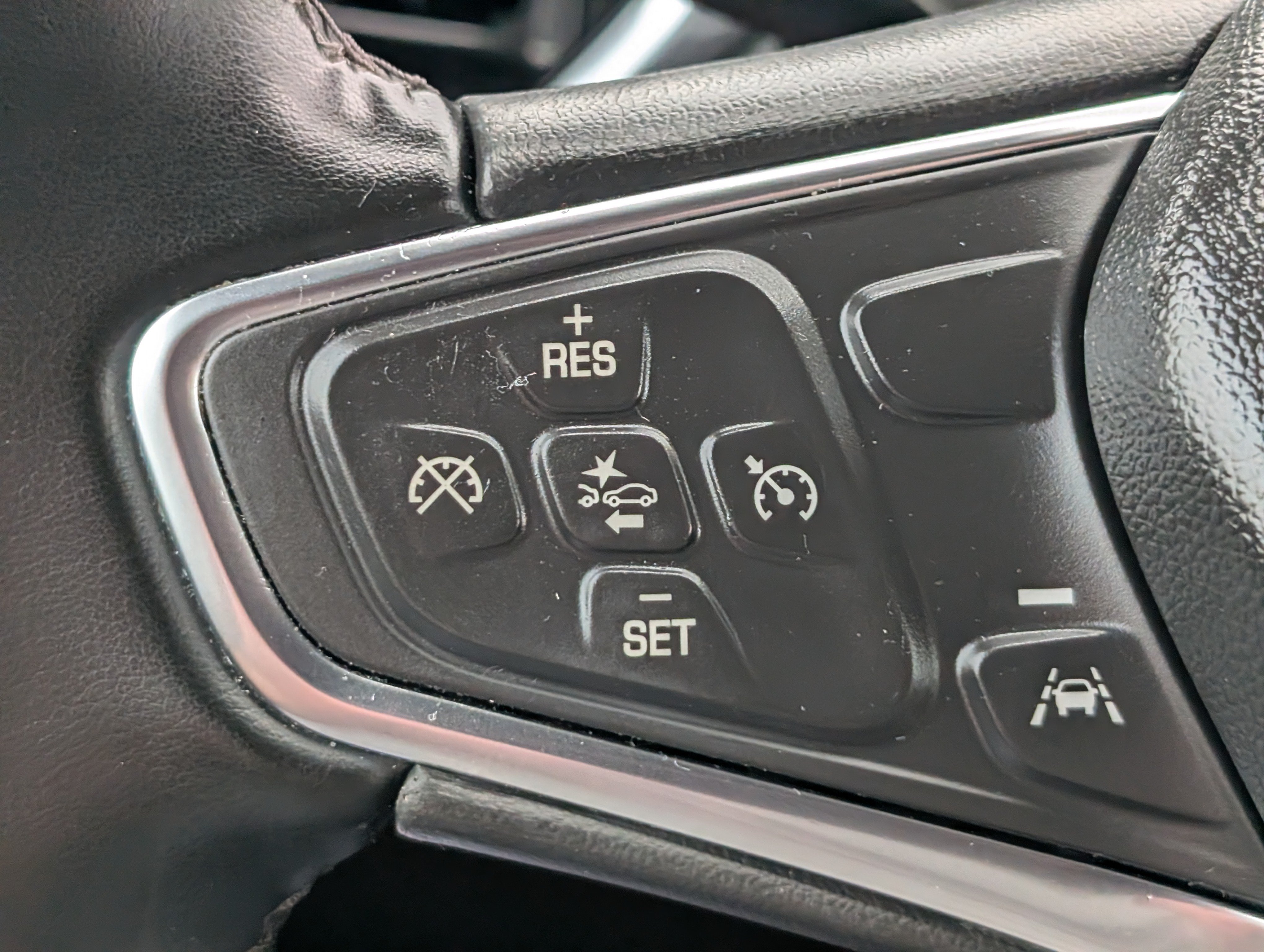 Used 2024 Chevrolet Equinox LT FWD image 23