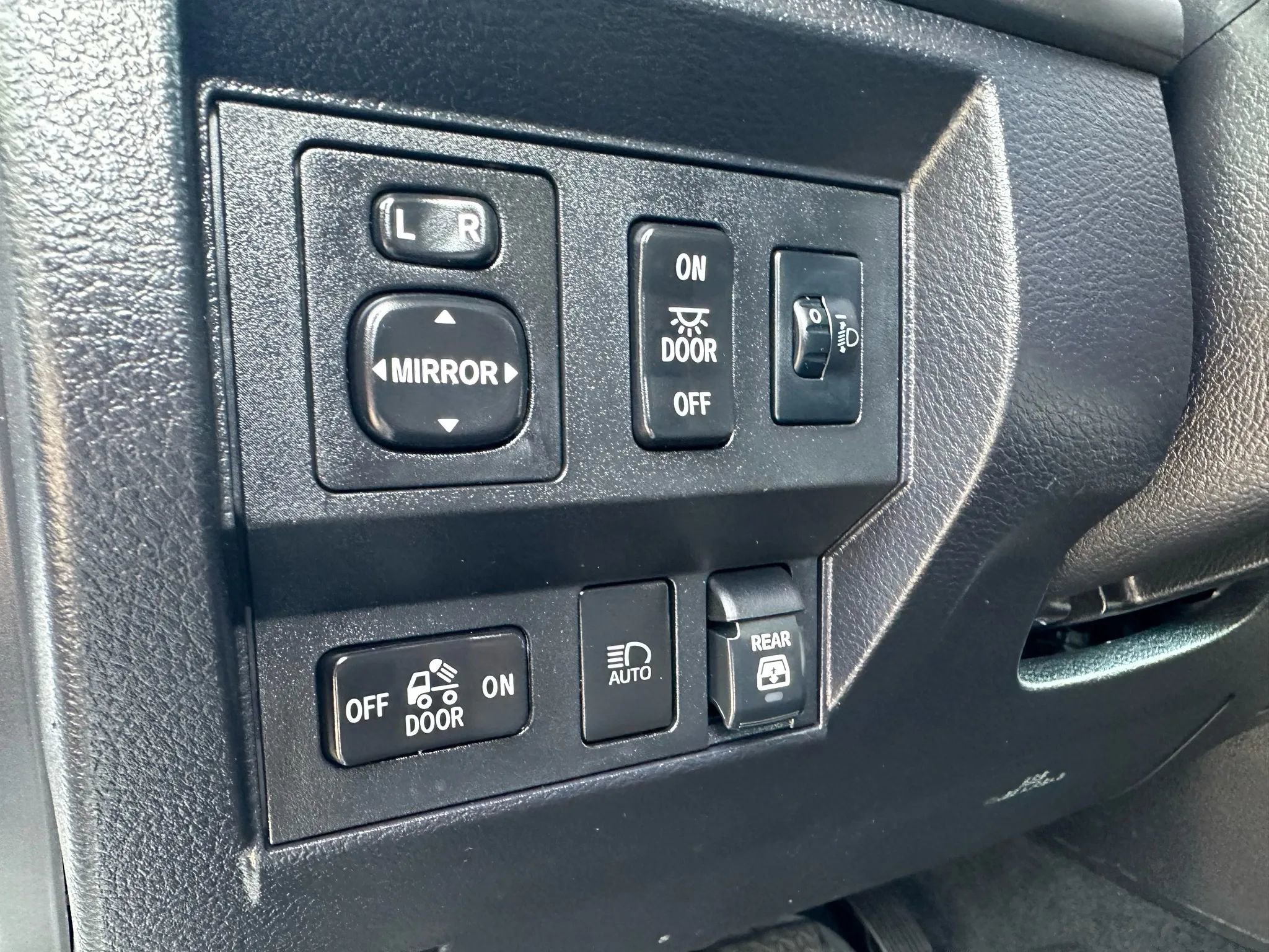 Used 2020 Toyota Tundra SR5 w/ SR5 Upgrade Package image 19