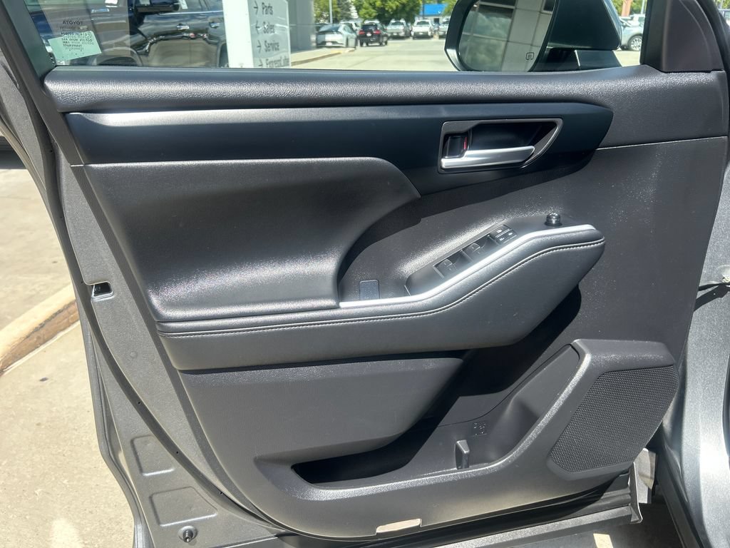Certified 2025 Toyota Highlander XLE AWD/4WD image 11