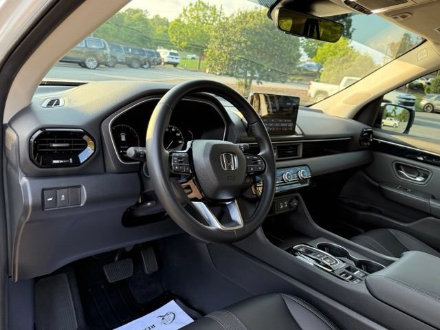 Used 2025 Honda Pilot EX-L image 16