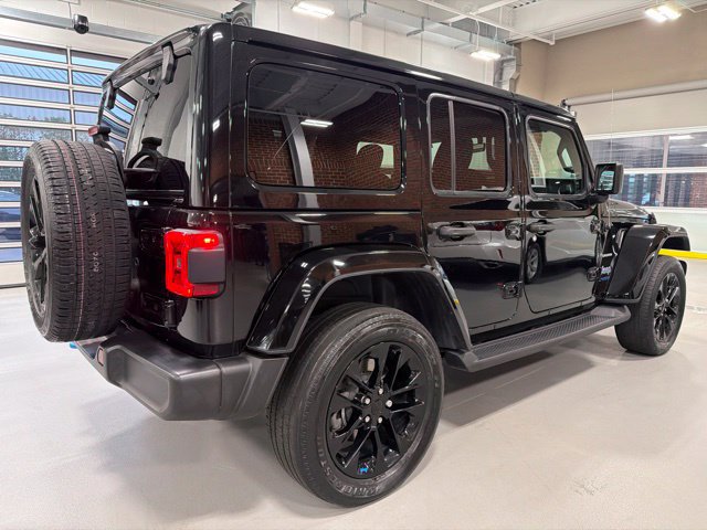 Used 2022 Jeep Wrangler Unlimited Sahara w/ Cold Weather Group AWD/4WD image 7