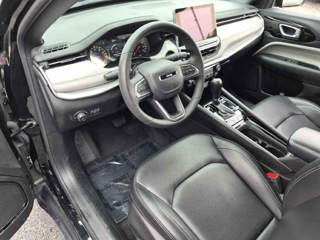 Used 2025 Jeep Compass Limited AWD/4WD image 11