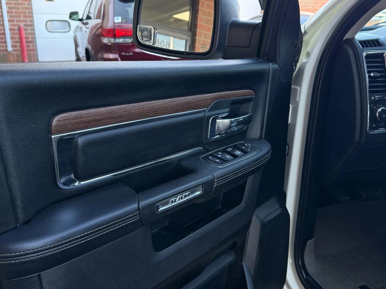 Used 2018 RAM 1500 Laramie w/ Convenience Group AWD/4WD image 26