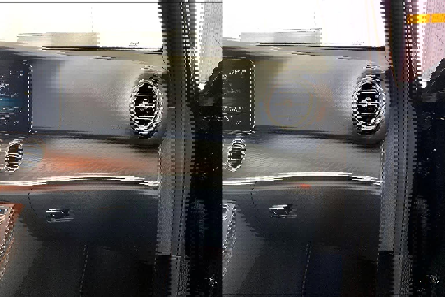 Used 2022 Mercedes-Benz E 350 Sedan image 17