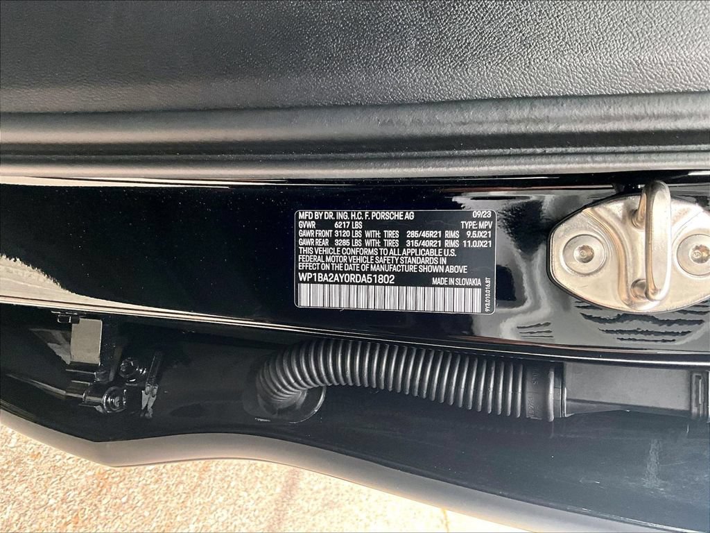 Certified 2024 Porsche Cayenne Coupe AWD/4WD image 26