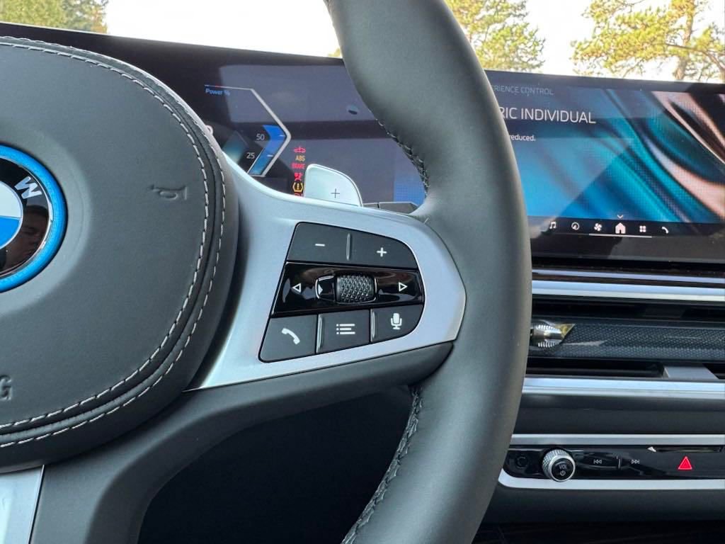 Used 2025 BMW X5 xDrive50e w/ M Sport Package image 26