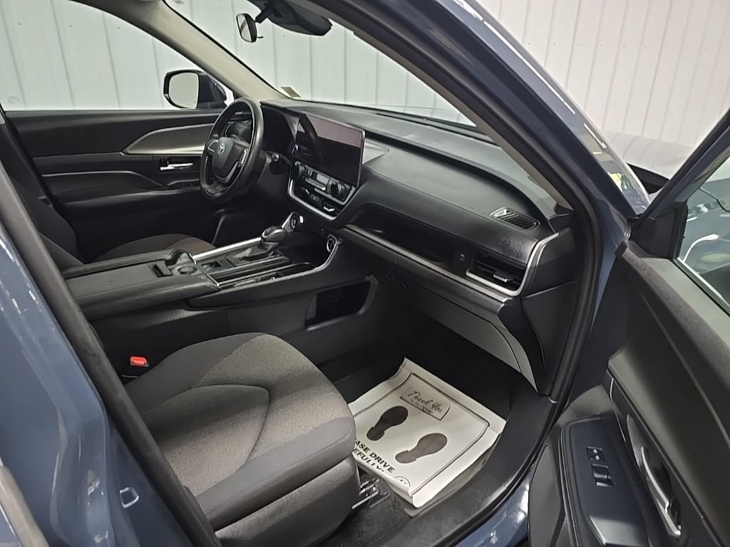 Used 2025 Toyota Grand Highlander AWD image 17